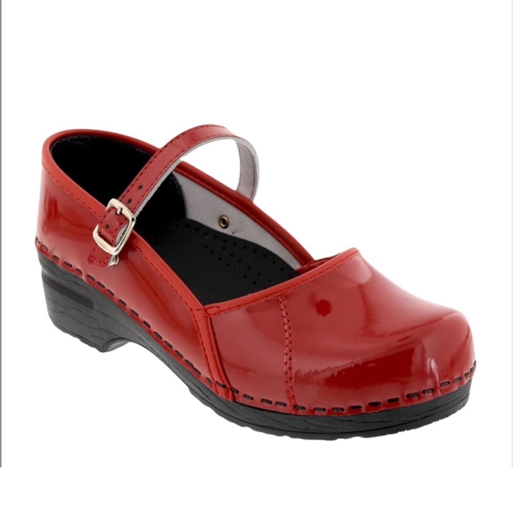 Chic Red Patent Leather Clogs
